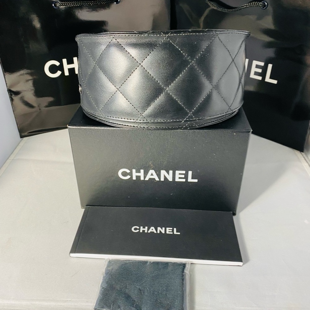 NEW!!  CHANEL Black Quilted Clam Sunglass Case w/ Box, book and cloth.